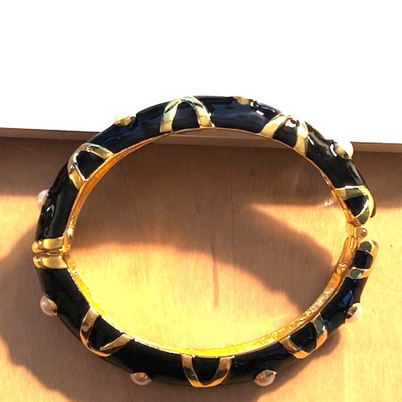 KENNETH JAY LANE, TWO TONE ENAMEL BANGLES - Picture 6 of 7